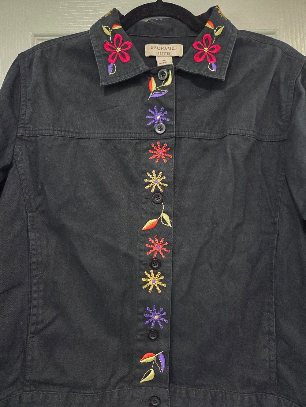 Size Petitie M Bechamel Black Jean Jacket with Colorful Floral Embroidery